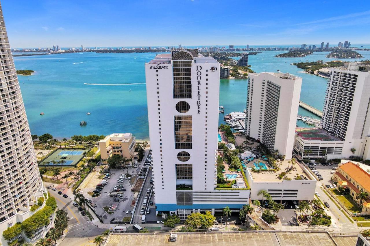 Dreamscape! Renovated And Spacious 1 Bedroom *
